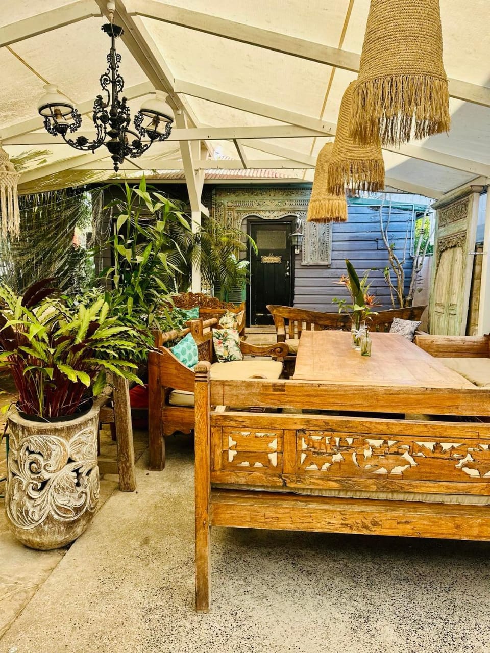 Seating area, Dining area
