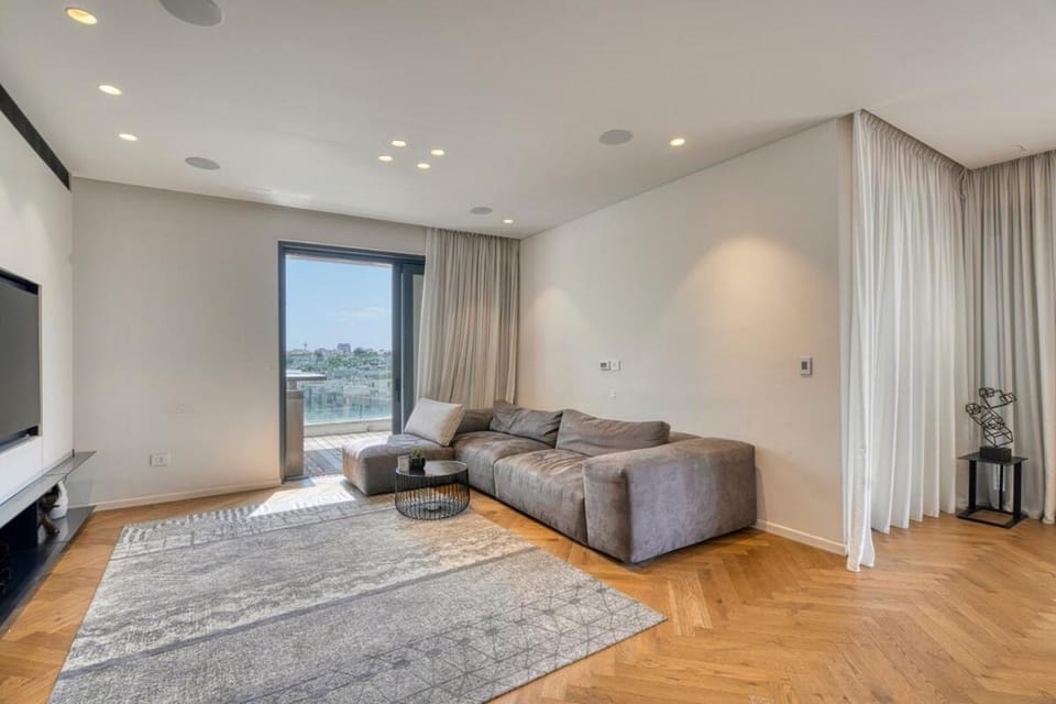 Communal lounge/ TV room, TV and multimedia, Seating area, Evening entertainment