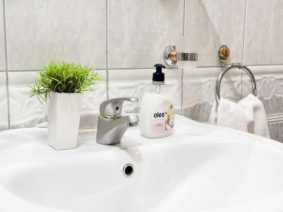 Bathroom, towels