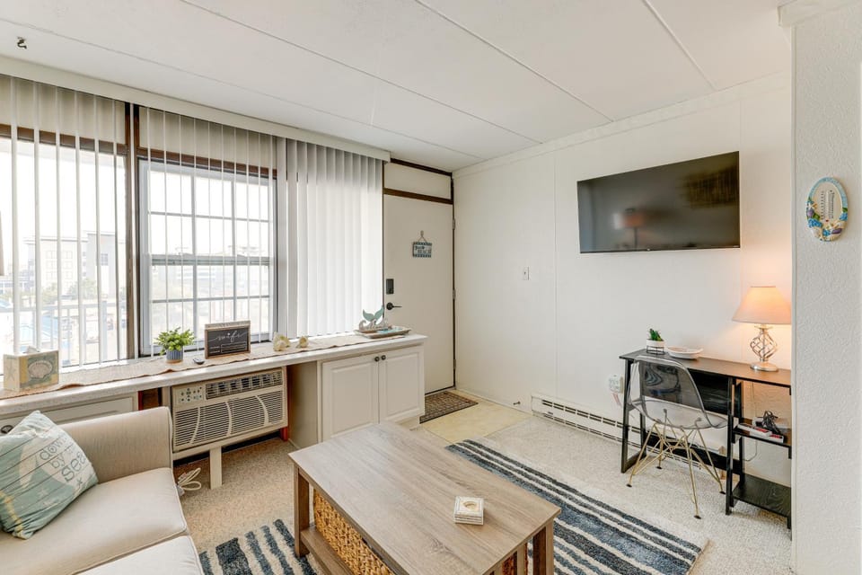 1 Block to Beach! Ocean City Condo w/ Pool Access Apartment in Ocean City