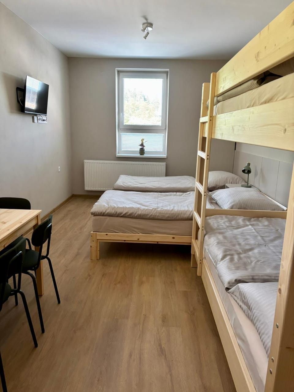 TV and multimedia, Photo of the whole room, Communal kitchen, Mountain view, Sunset, cot, bunk bed