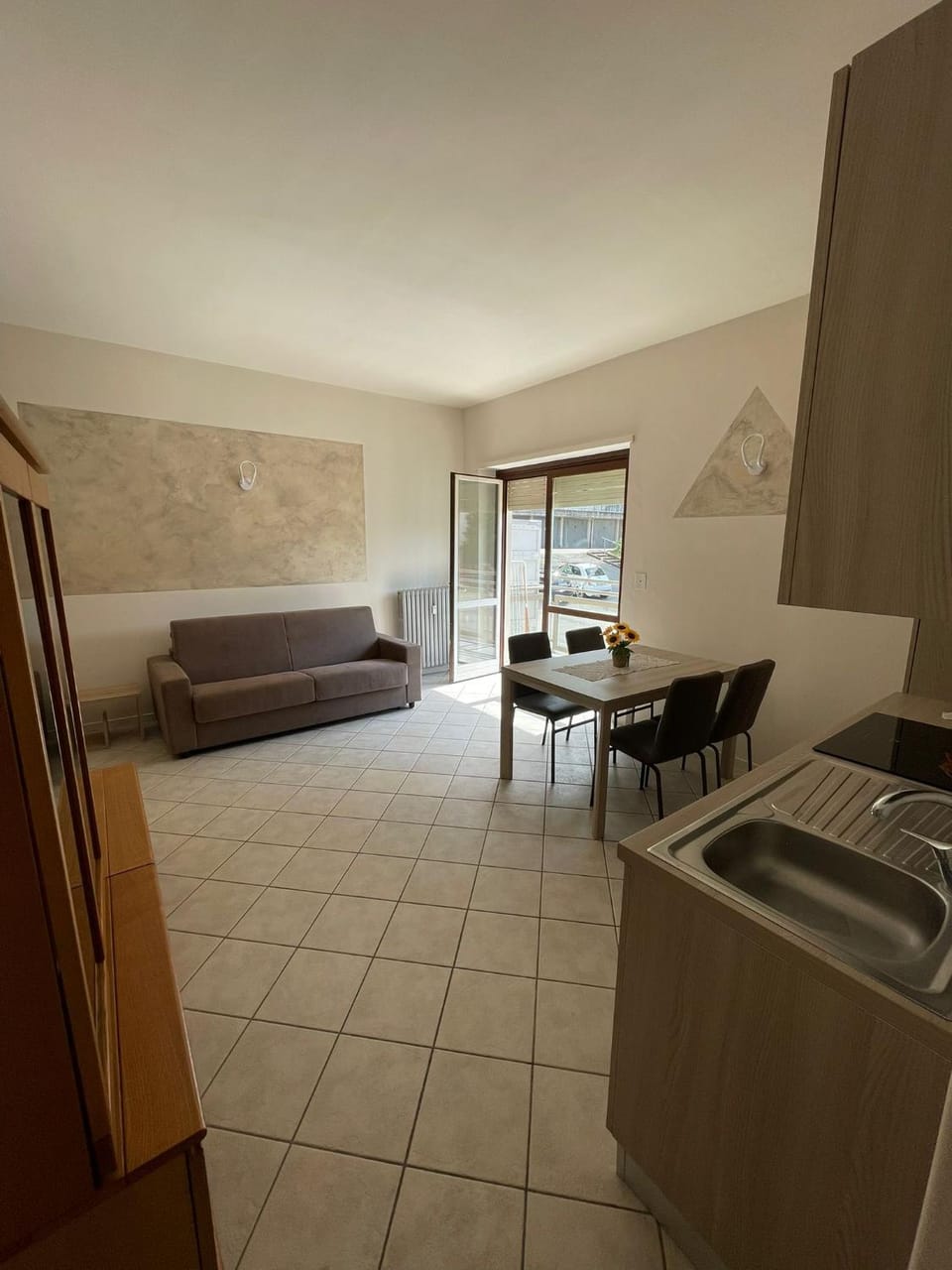 Kitchen or kitchenette, Living room, Seating area, Dining area