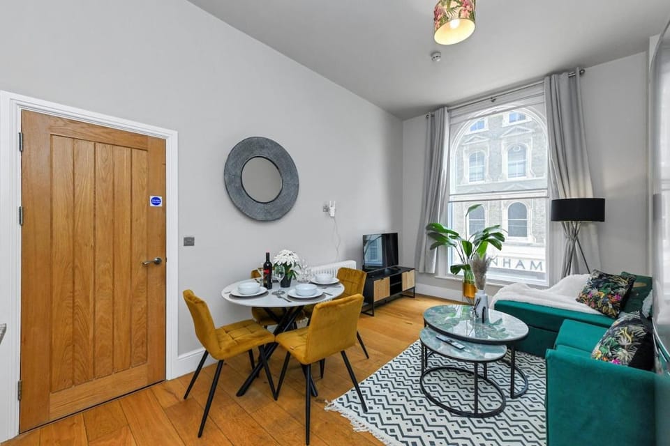 1 Bed Apt Next to Market Square & Transport Links Apartment in Nottingham