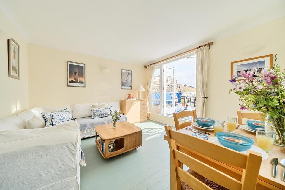View (from property/room), Balcony/Terrace, Living room, Photo of the whole room, Seating area, Dining area