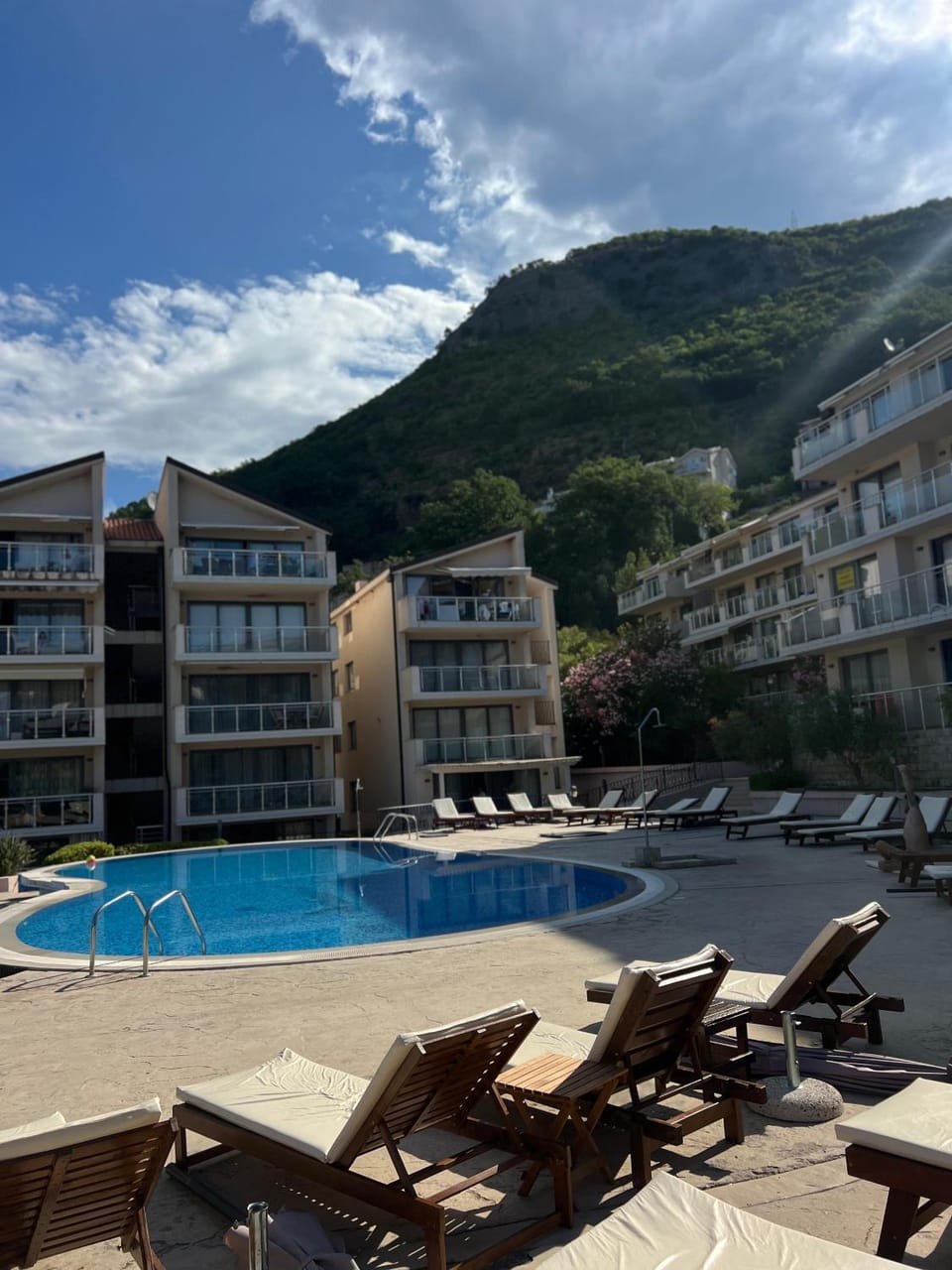 Property building, Day, Natural landscape, Mountain view, Pool view, Swimming pool, sunbed