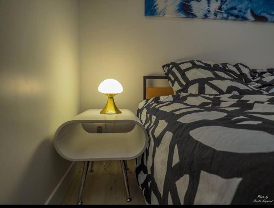 Appartements Spacieux PS2-3 avec terrasse privée Parking et climatisation payants Apartment in Île-de-France