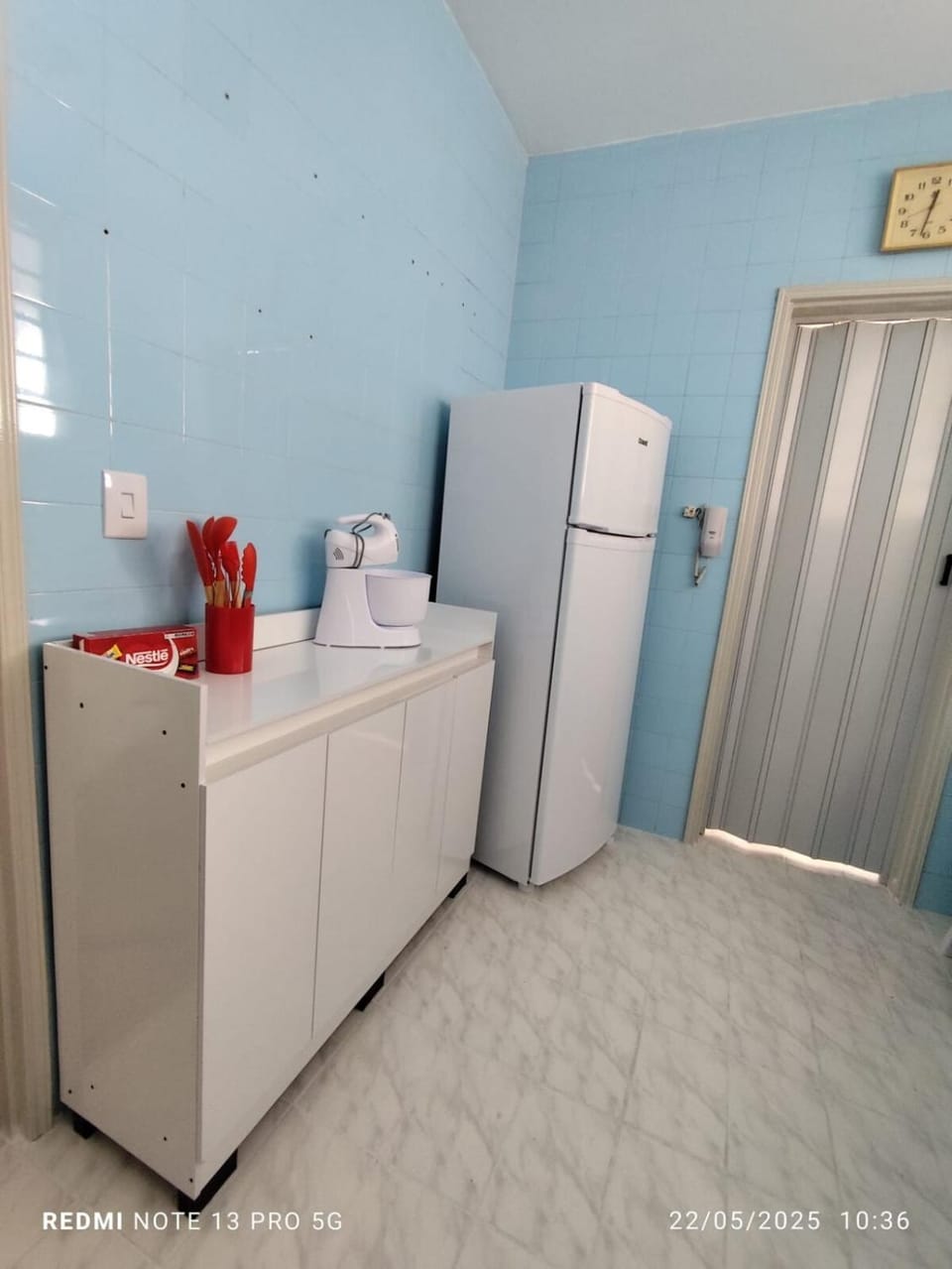 Kitchen or kitchenette, oven