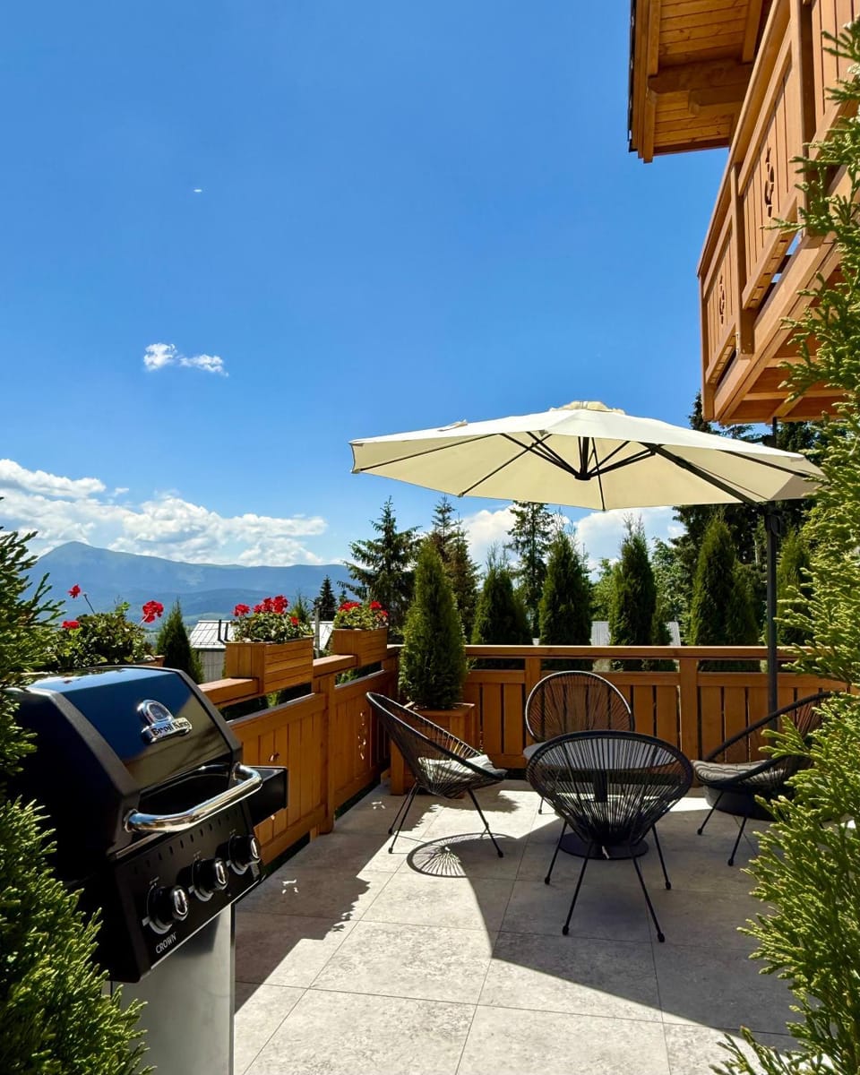 Patio, View (from property/room), Dining area, Mountain view