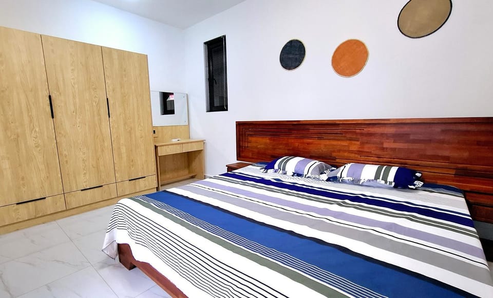 Bedroom, wardrobe, air conditioner