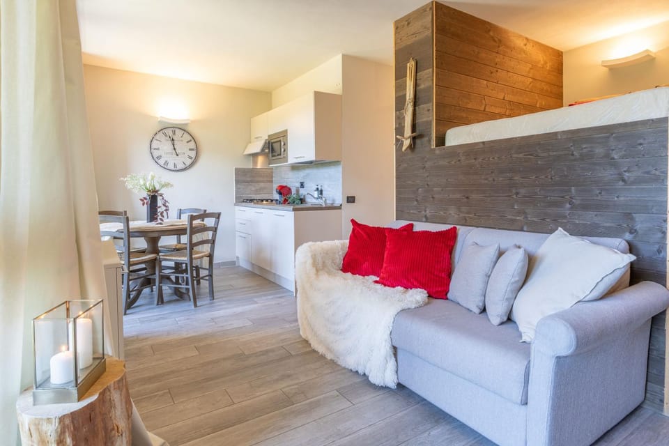 Kitchen or kitchenette, Living room, Seating area, Dining area