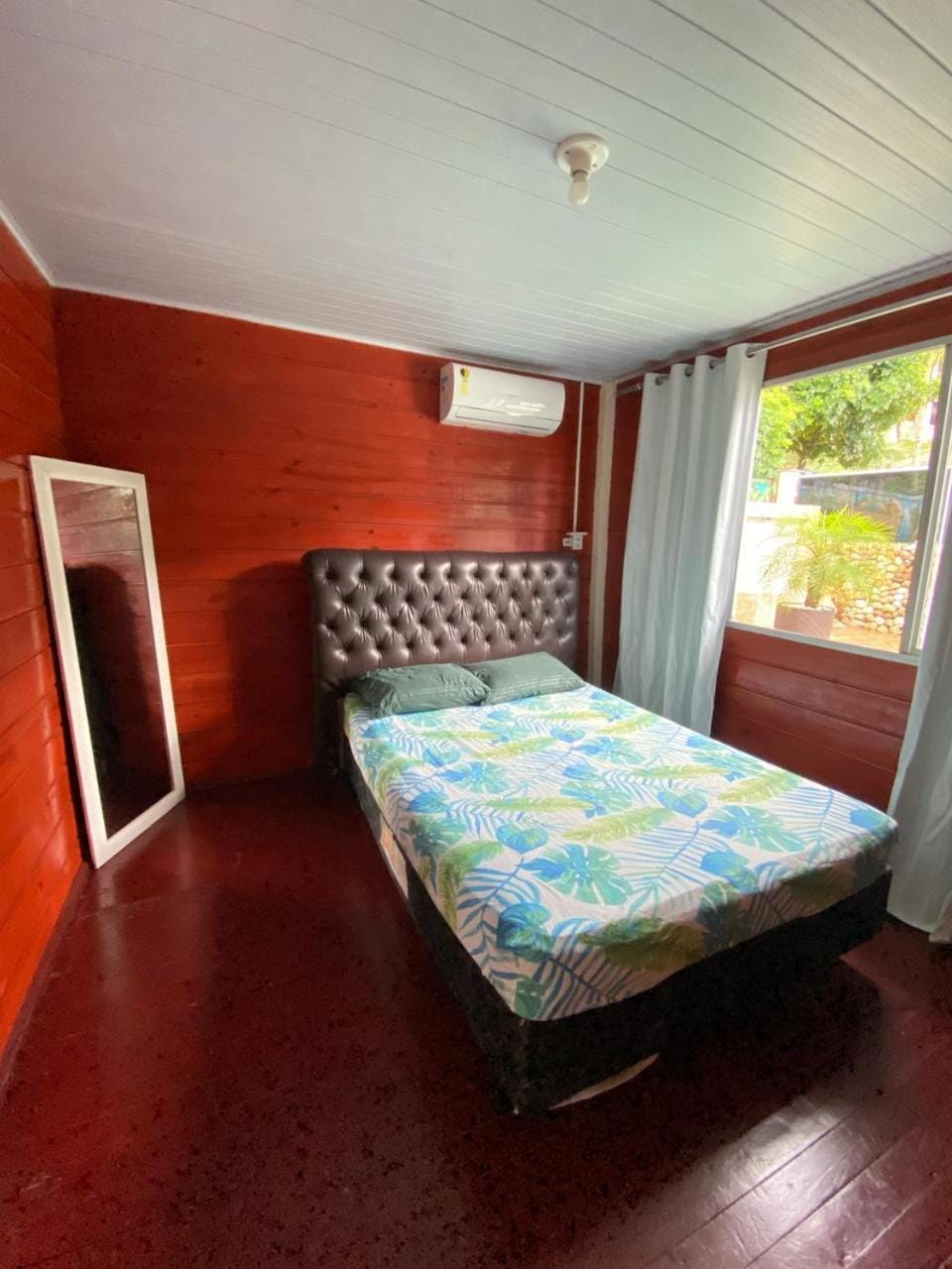 Close to the beach and Beto Carreiro House in Penha