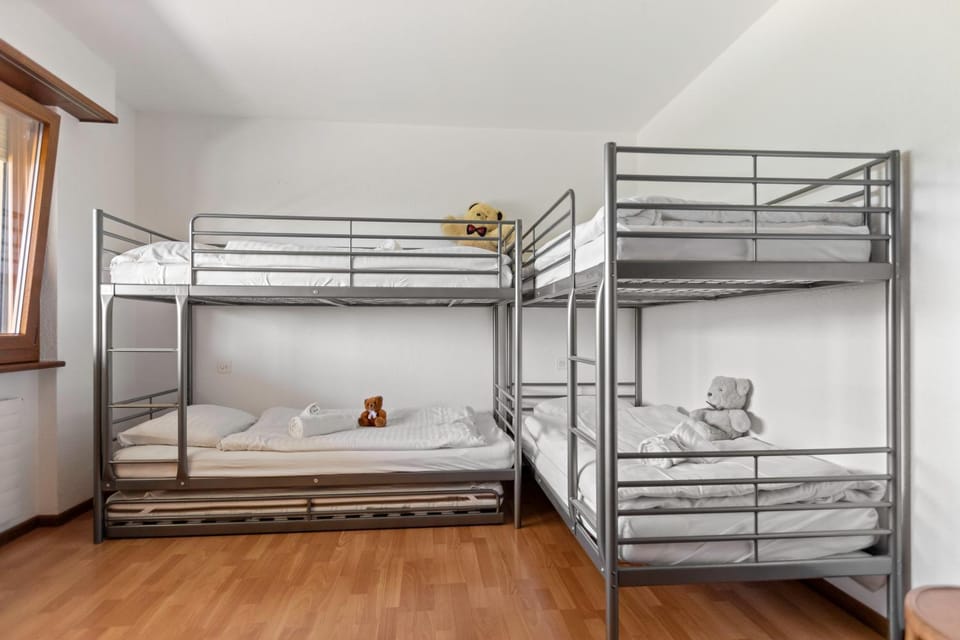 Bed, Photo of the whole room, Bedroom, bunk bed, towels