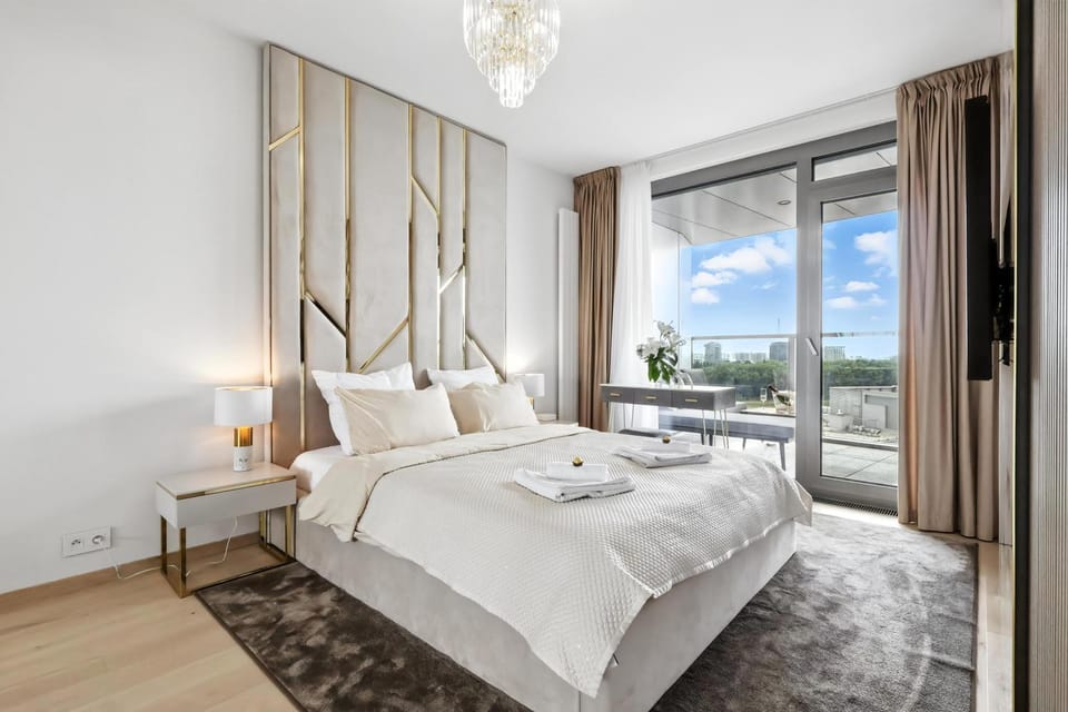 View (from property/room), View (from property/room), Bedroom, Landmark view, Landmark view, River view, River view, elevator