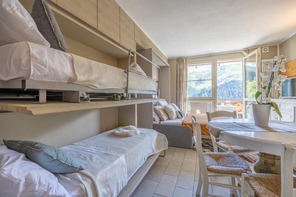 Bed, Living room, Photo of the whole room, Bedroom, bunk bed