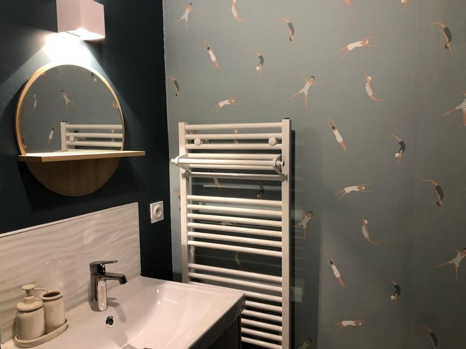 Appartement calme plein centre proche gare Apartment in Laval