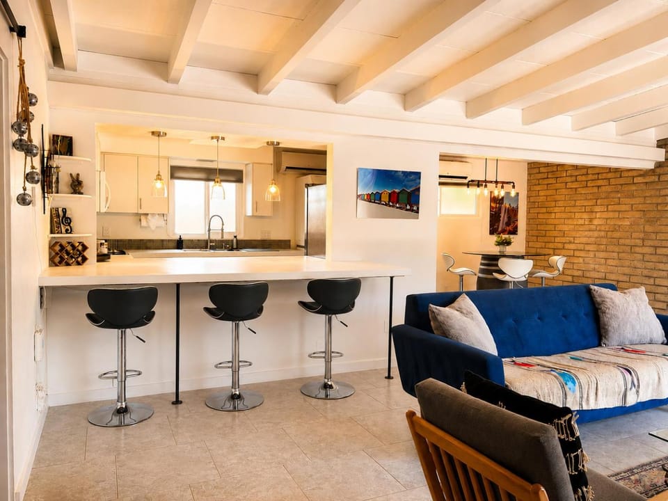 CV Crash Pad Travel Worker Rates, 1mi to JFK! House in La Quinta