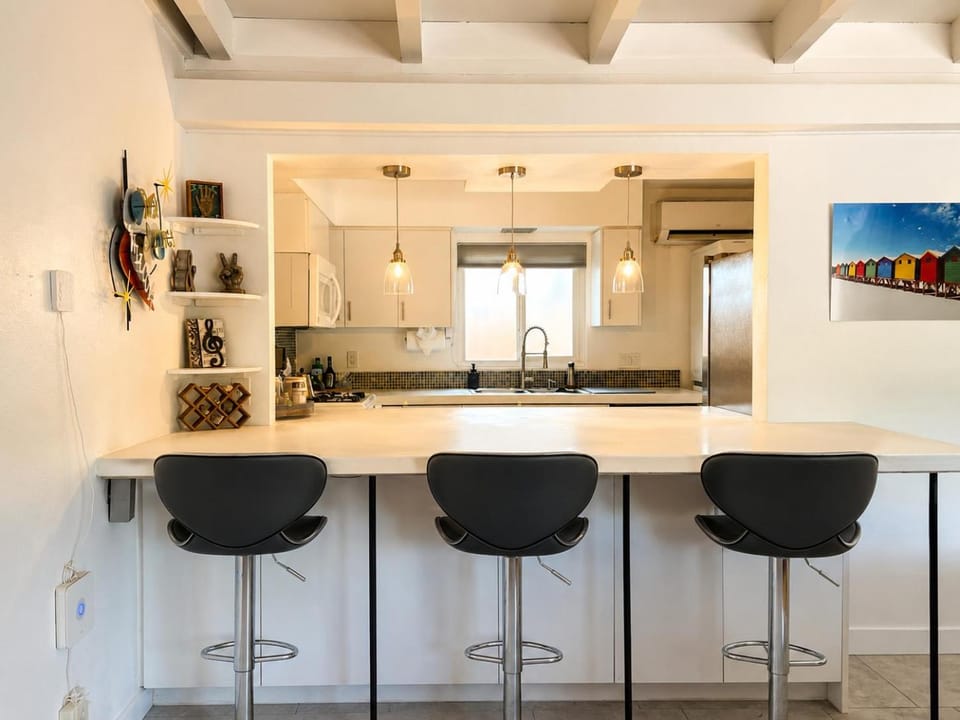 CV Crash Pad Travel Worker Rates, 1mi to JFK! House in La Quinta
