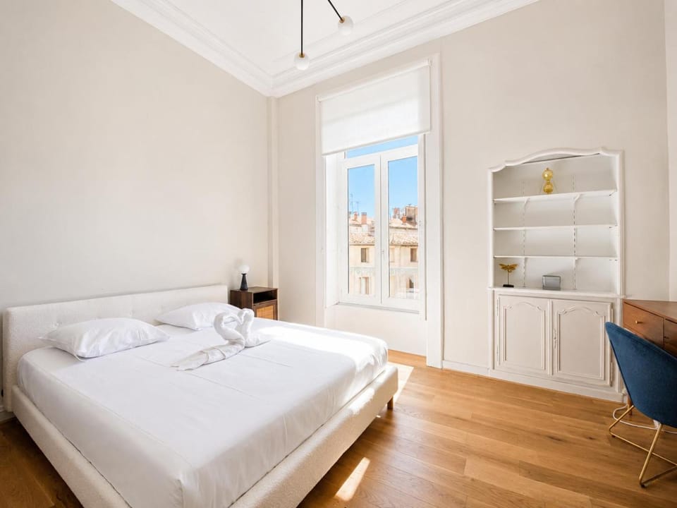 Bed, Photo of the whole room, Bedroom