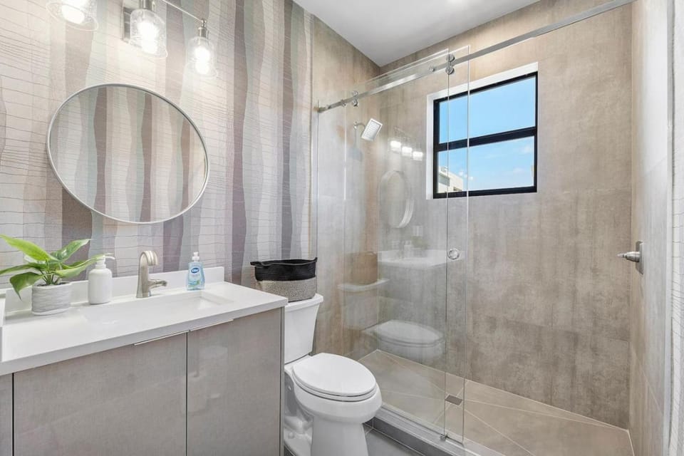 Stylish Oceanview Getaway w Pool Hot Tub House in Key Largo