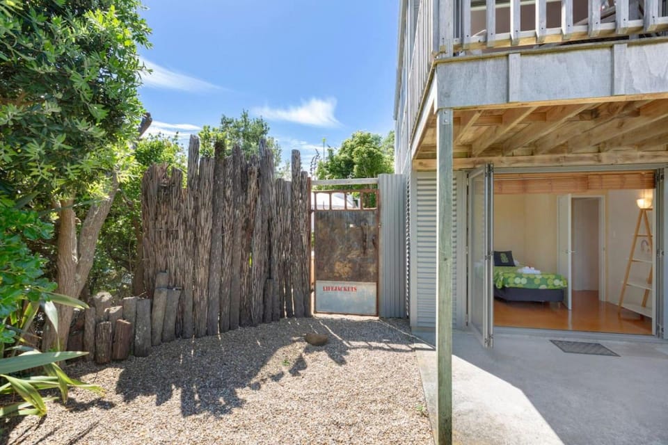 HORIZON SURF LODGE plus private spa House in Raglan