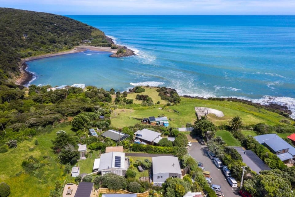 HORIZON SURF LODGE plus private spa House in Raglan