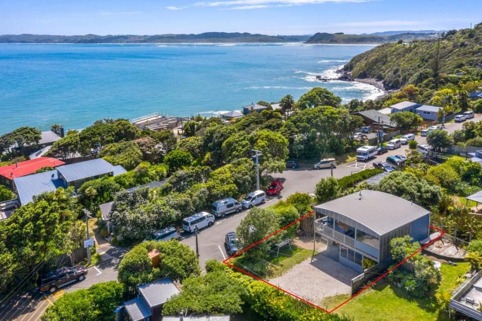 HORIZON SURF LODGE plus private spa House in Raglan