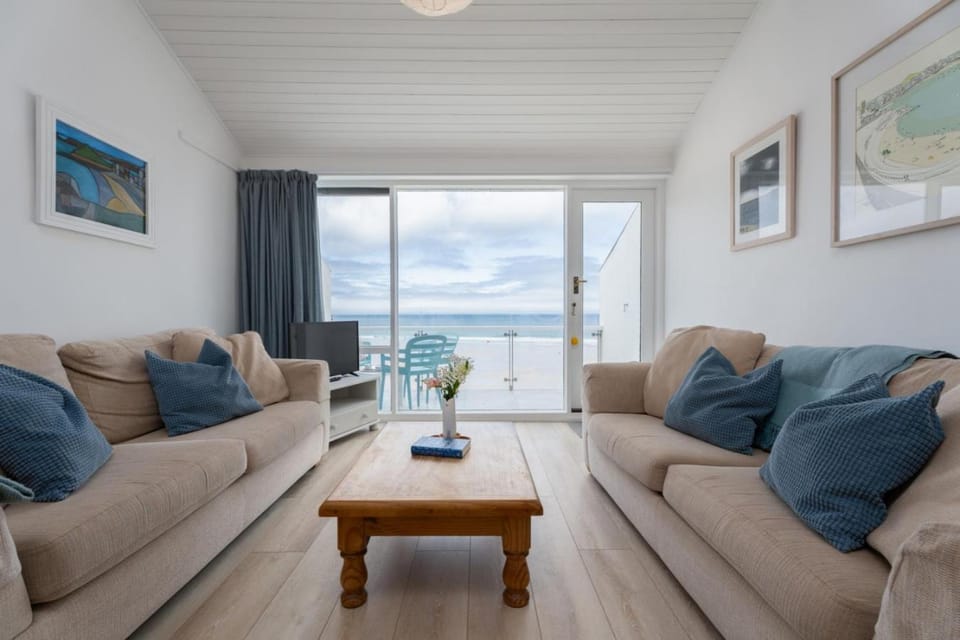 Living room, Sea view