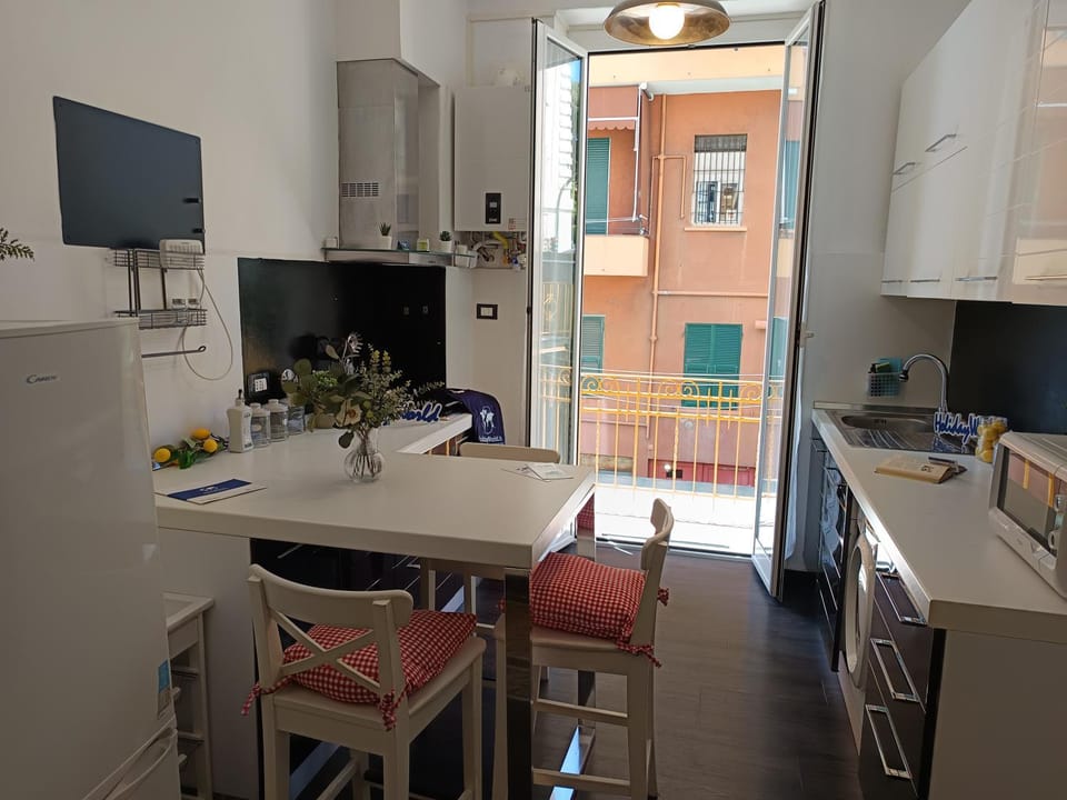 TV and multimedia, Kitchen or kitchenette, Dining area
