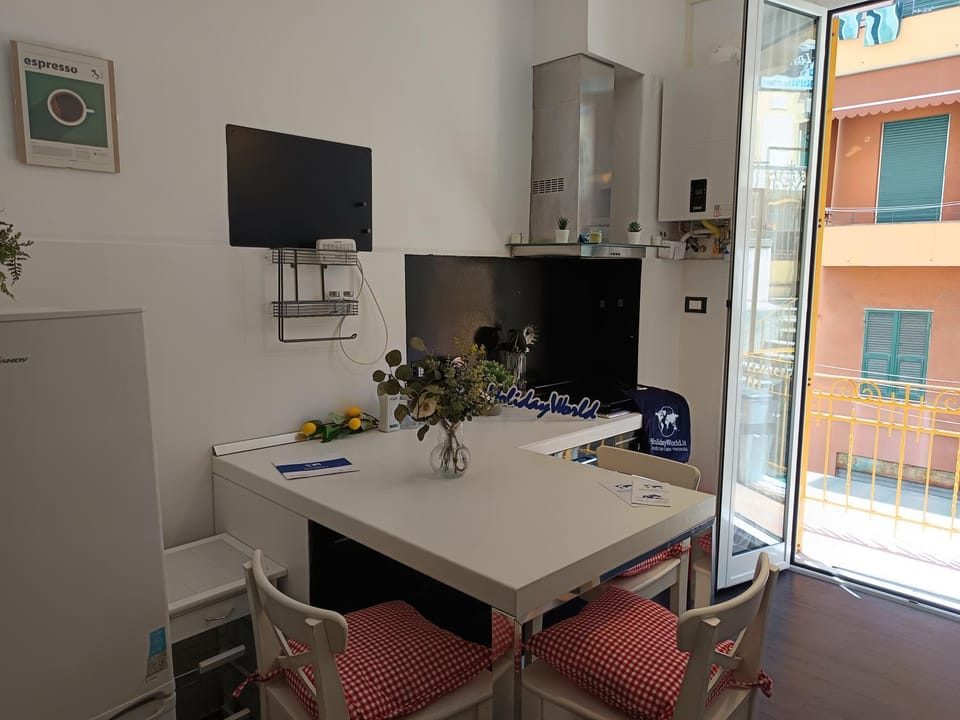 TV and multimedia, Kitchen or kitchenette, Dining area
