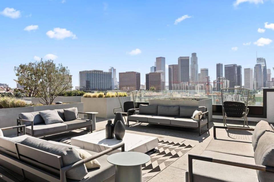 Chic Studio, Walk to Downtown With Skyline Views Apartment in Echo Park