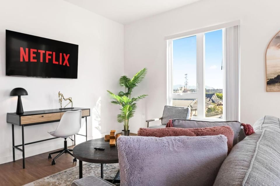 Spacious 1-BD with Stunning City Views in DTLA Apartment in Los Angeles