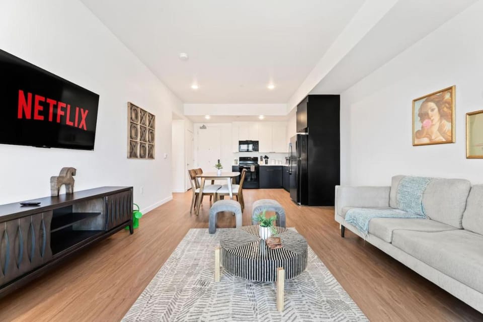 Spacious 1-Bedroom Gem with Downtown LA Views Apartment in Los Angeles