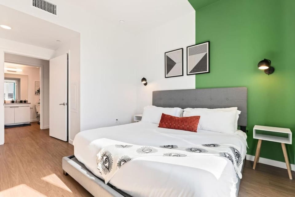 Unique 1-Bedroom DTLA Escape with City Views Apartment in Los Angeles