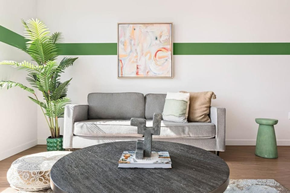 Unique 1-Bedroom DTLA Escape with City Views Apartment in Los Angeles