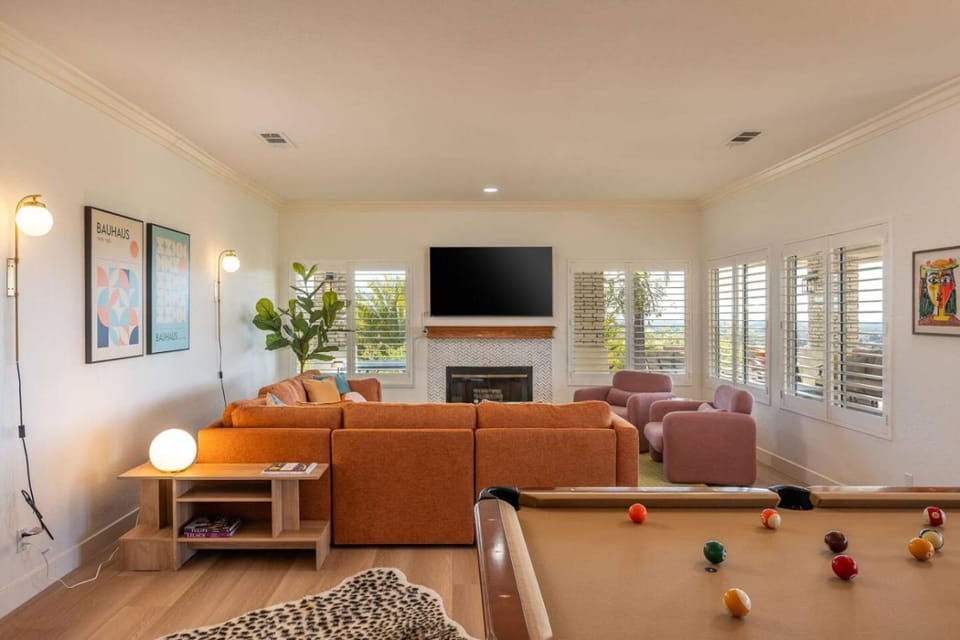Living room, Seating area
