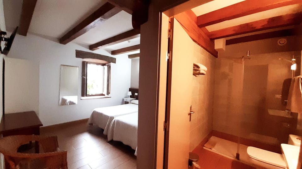 Hostal-Cicloturismo Lopenea Bed and Breakfast in Basque Country