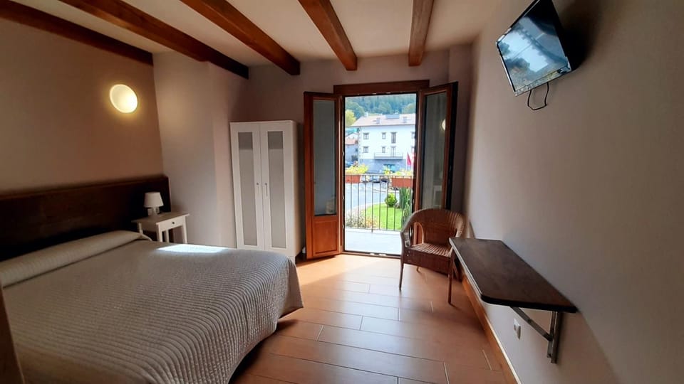 Hostal-Cicloturismo Lopenea Bed and Breakfast in Basque Country