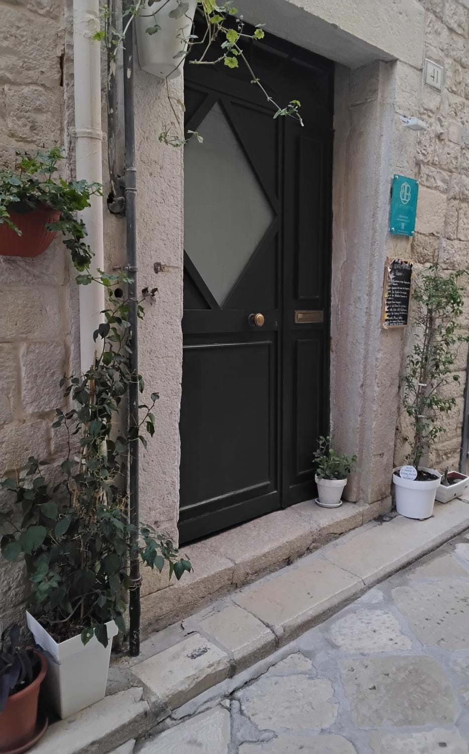 Property building, Facade/entrance, Day