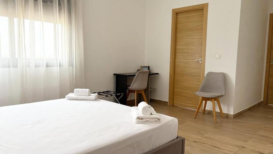 Bed, Photo of the whole room, Bedroom, towels