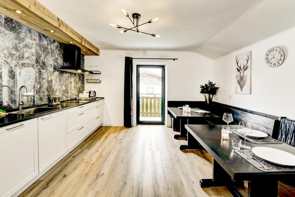 Kitchen or kitchenette, Dining area, kitchen