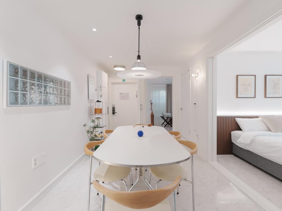 Living room, Photo of the whole room, Seating area, Dining area, Bedroom