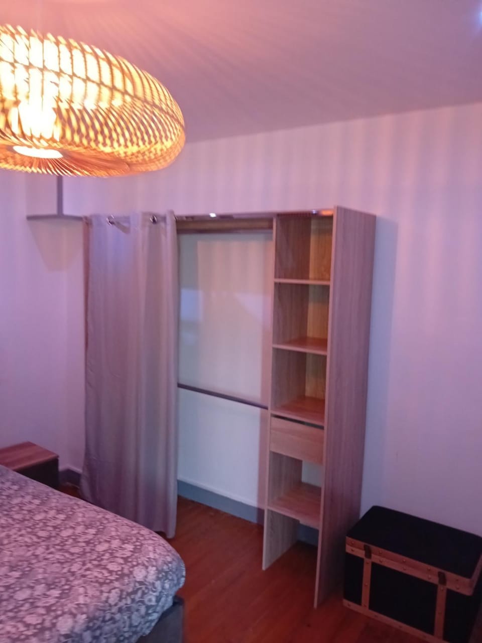T2 cosy plénitude h24 wifi parking privé Netflix Apartment in Alençon