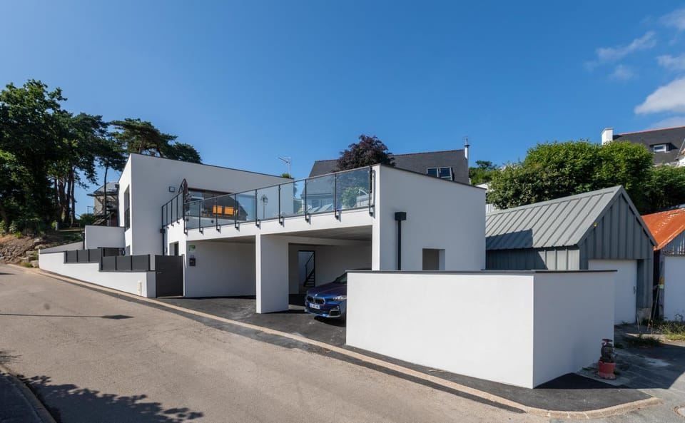 Neighbourhood, Street view