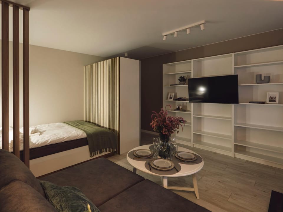 TV and multimedia, Living room, Photo of the whole room, Seating area, Evening entertainment