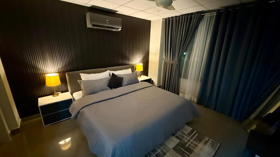 Bed, Photo of the whole room, Bedroom, air conditioner