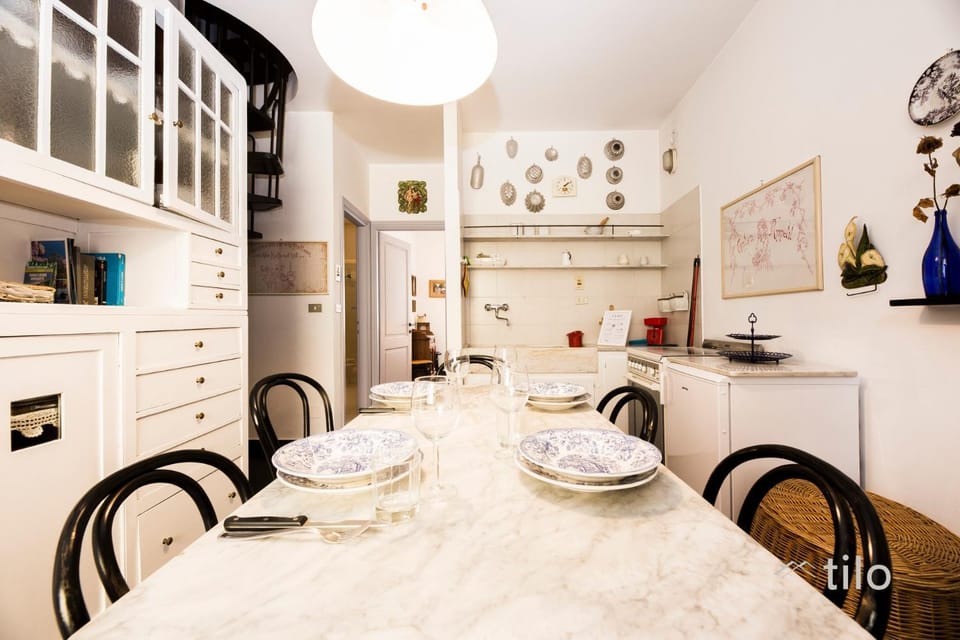 Kitchen or kitchenette, Living room, Seating area, Dining area, minibar, pet friendly, stove