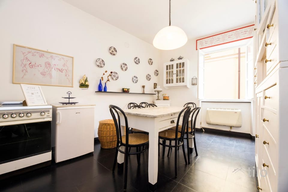 Kitchen or kitchenette, Dining area, pet friendly, stove