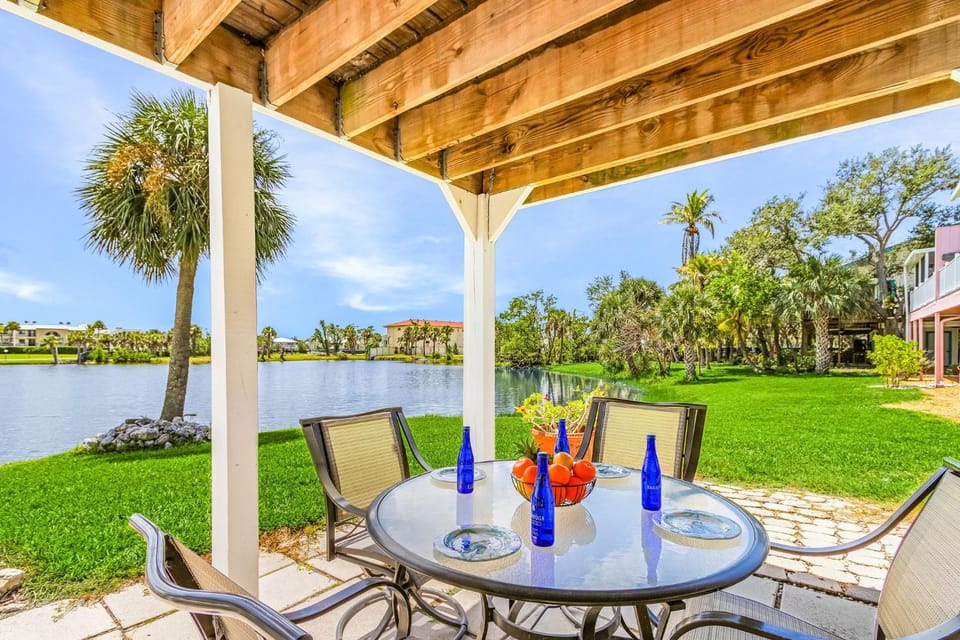 Stunning View and Near the Beach - Bayou Breeze - Roelens House in Estero Island
