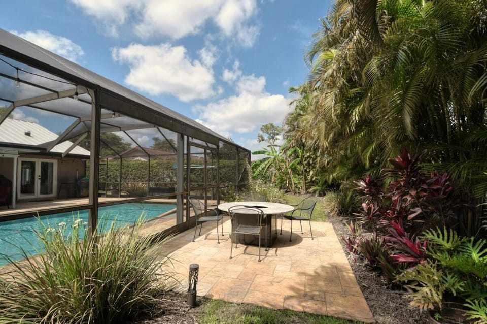Coral Springs Retreat, Enclosed Pool & Free Parking House in Coral Springs