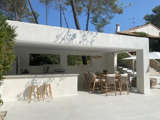 Lounge or bar